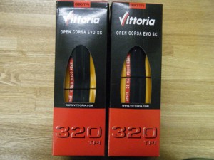 タイヤ ビットリア(Vittoria) アガーロ チューブノンチューブ G2